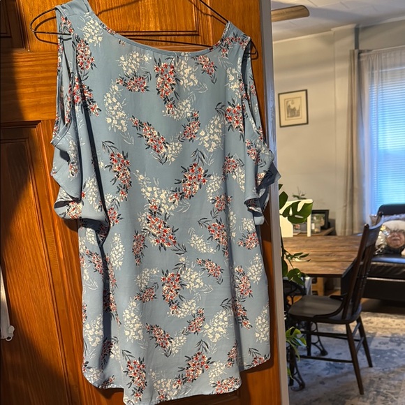 Pink Republic Gray Sleeveless Blouse with Cut Out Design - Picture 4 of 5